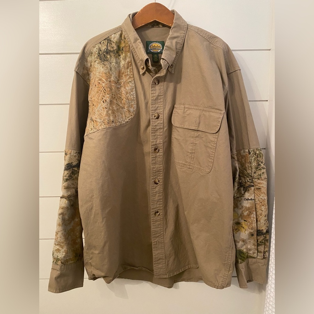 Cabelas‎ Camo Patched Button Up Shirt Mens Size L